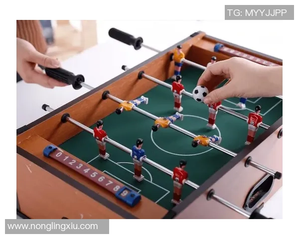 小桌上足球的魅力与乐趣探秘让我们一起享受这项迷人运动的乐趣与技巧 小桌上足球的魅力与乐趣探秘让我们一起享受这项迷人运动的乐趣与技巧